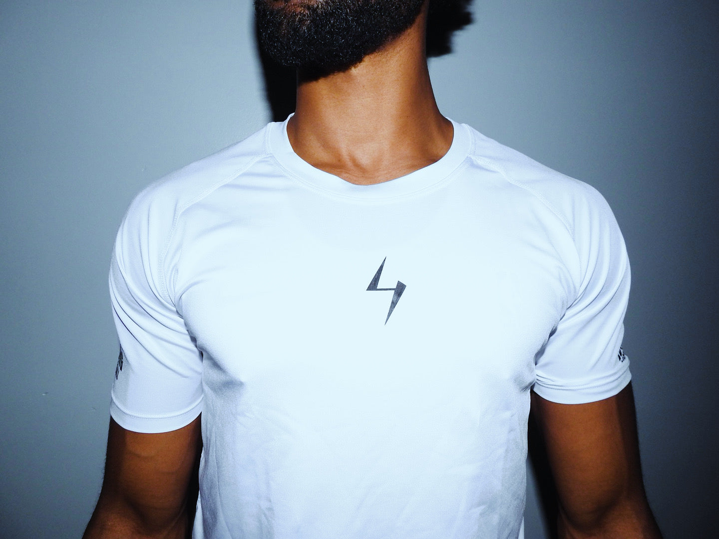 WHITE LO4DING BASKETBALL COMPRESSONS SHIRT